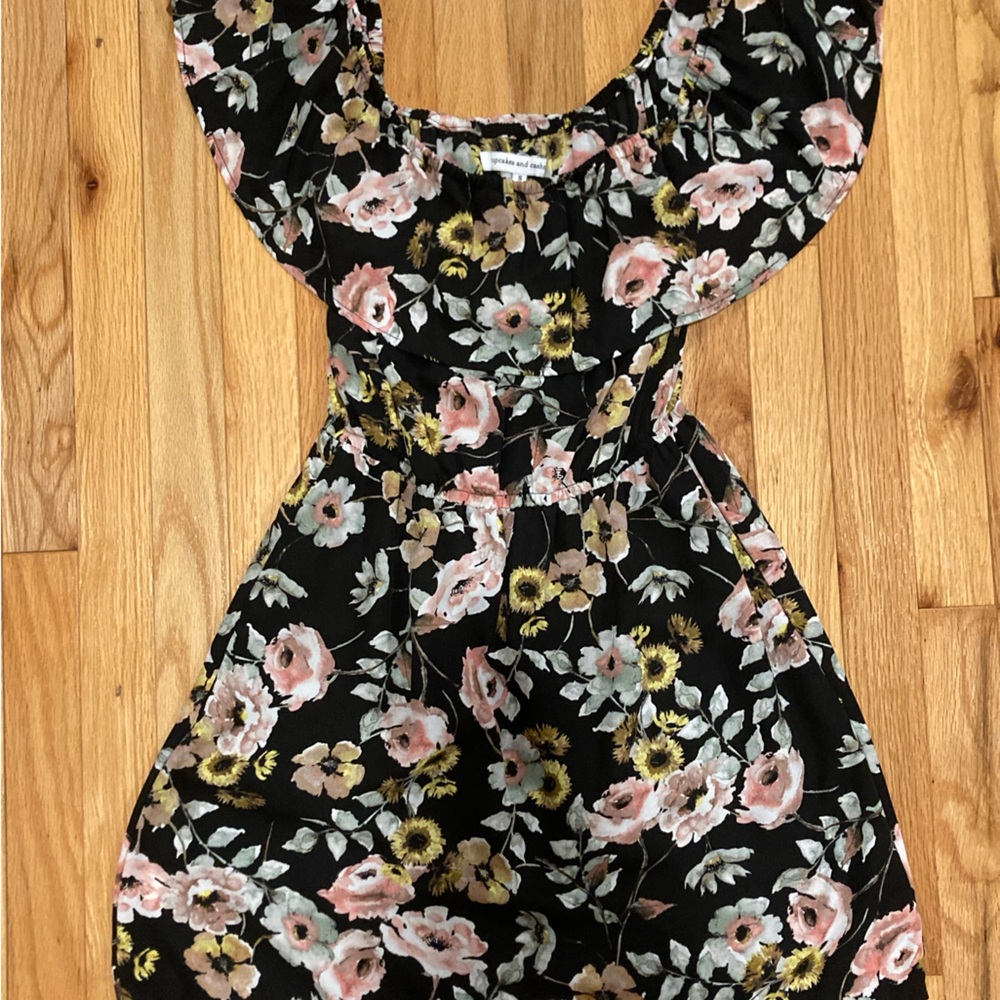 CUPCAKES & Cashmere dress floral Trenton off the shoulder SMALL